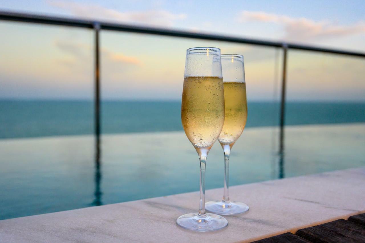 Vogal Luxury Beach Hotel & Spa Natal Exterior foto Two champagne flutes